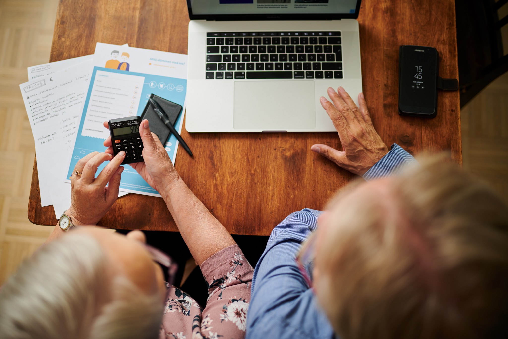 Vastaa kyselyyn: Seniorien talousosaaminen digiajassa